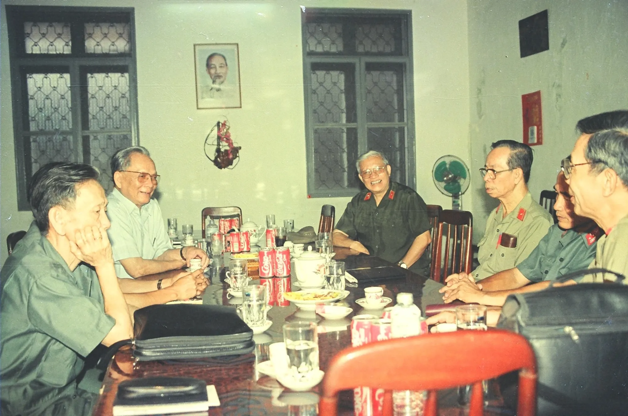 Đại tướng Lê Đức Anh gặp gỡ các nhà chỉ huy tình báo (ông Ba Quốc thứ 3 từ phải qua)